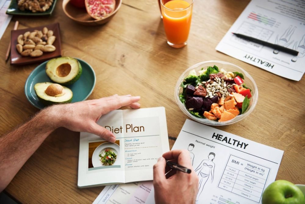 Top nutritionist in India explaining keto vs fasting.